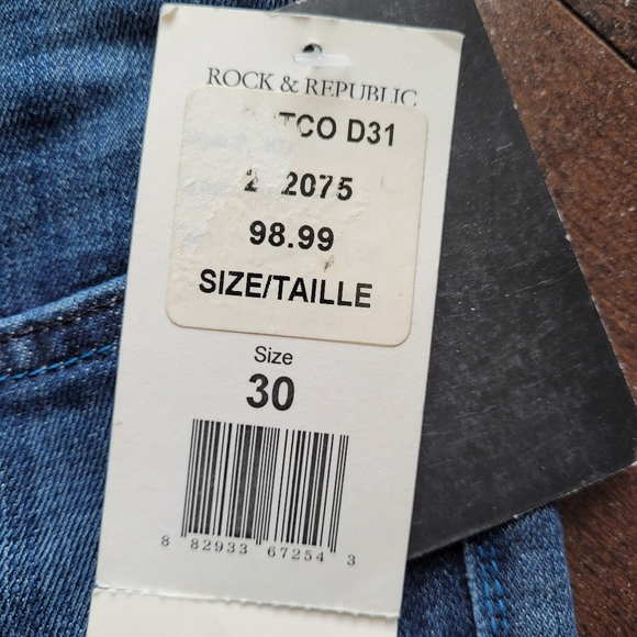 Woman's Rock & Republic jeans - Picture 2 of 9